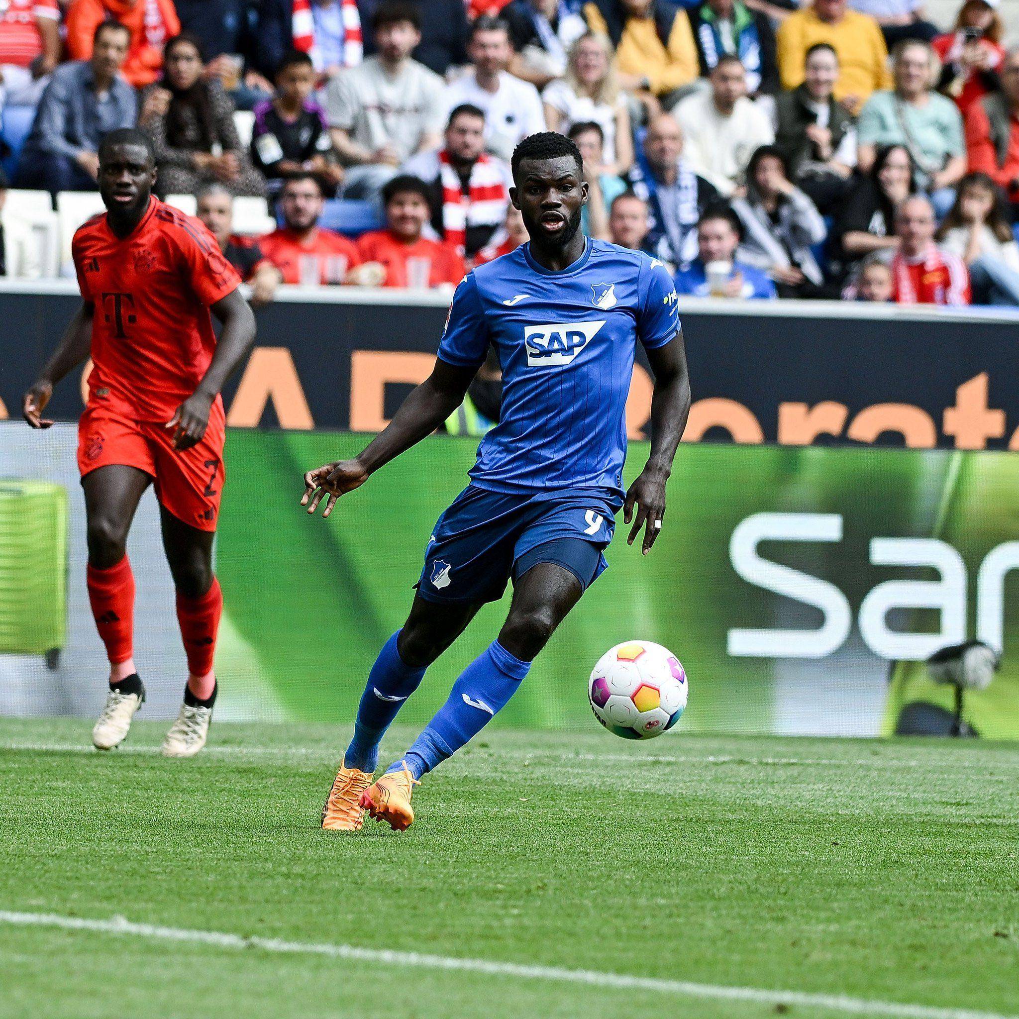 欧联杯最新形势：马德里竞技高居榜首，利雅得新月强势追赶，冠军归属成迷的简单介绍